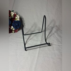New Black Twisted Wire Display Stand Easel Showcase Variety of Items NWOT